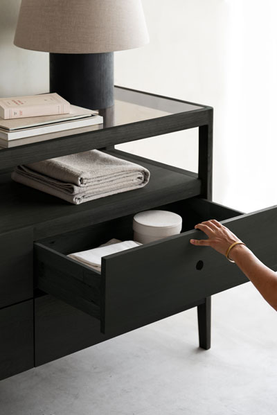 Lipasto Spindle 150 x 56 cm, tammi, musta