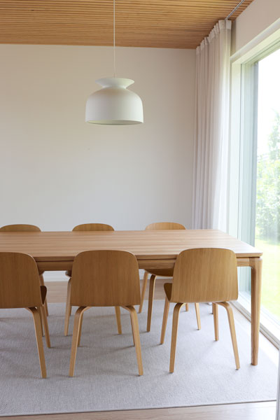 Ruokapöytä Floating, tammi C3