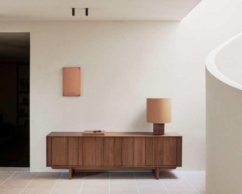 Senkki Pillar 220 x 70 cm, tiikki