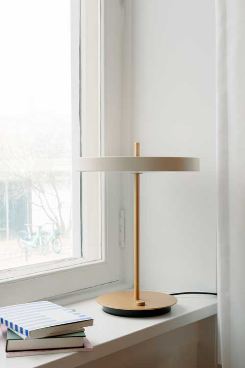 Pöytävalaisin Asteria, Pearl White