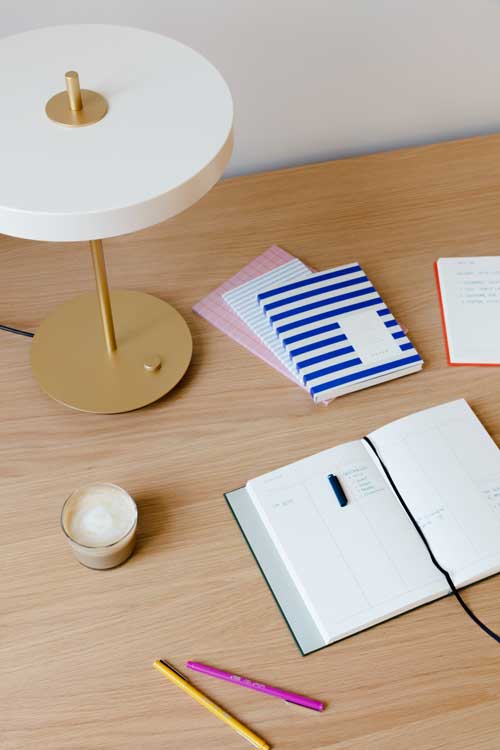 Pöytävalaisin Asteria, Pearl White