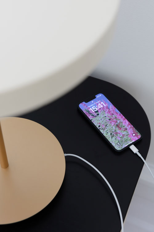 Pöytävalaisin Asteria, Pearl White