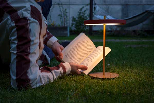 Ladattava pöytävalaisin Asteria Move, Ruby Red