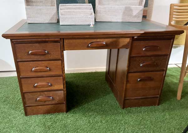 Boknäs Kirjoituspöytä laatikostoilla 140 x 76 cm, tummanruskea